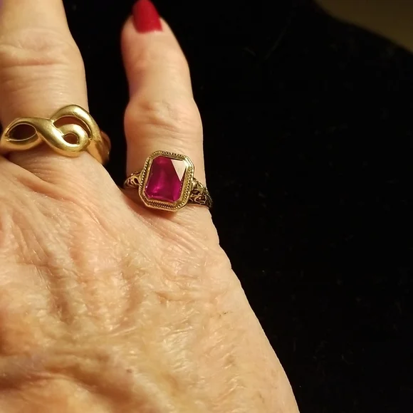 Vintage 1860s Gold Filigree Pink Glass ring - Picture 3 of 12